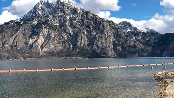 Podvodni cevovod za otpadne vode u alpskom jezeru